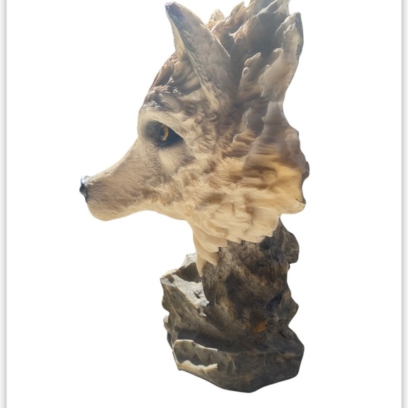 Life-like Wolf Head Sculpture Statue - Picture 3 of 5